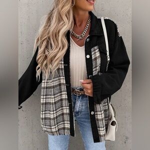 158- Long-Sleeved Plaid Button-Down
Shirt Jacket